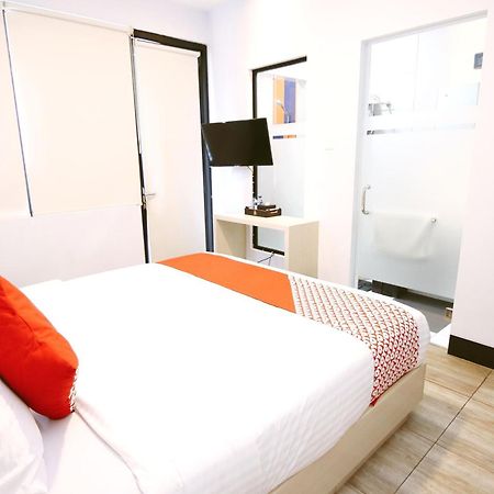 Oyo 592 Budget Hotel By The Harbour Padang Kültér fotó
