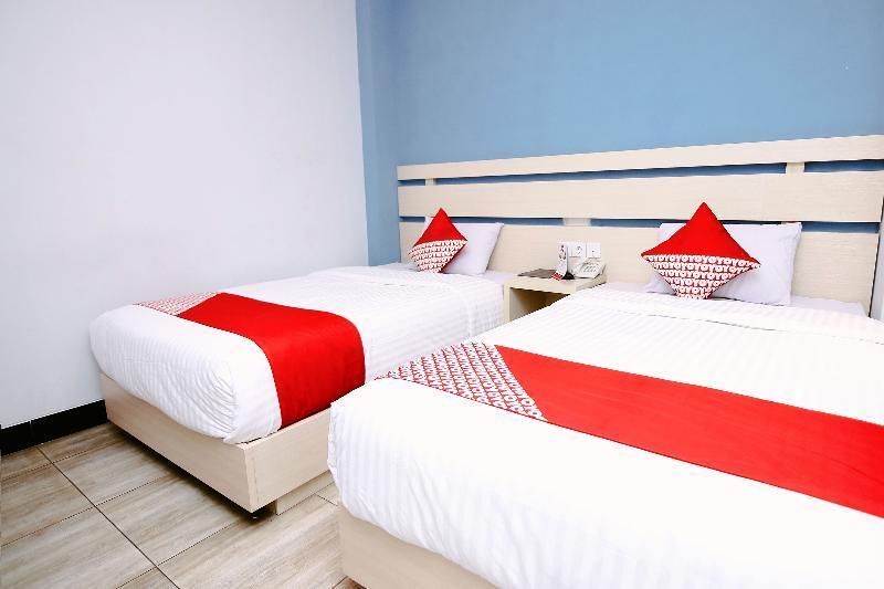 Oyo 592 Budget Hotel By The Harbour Padang Kültér fotó
