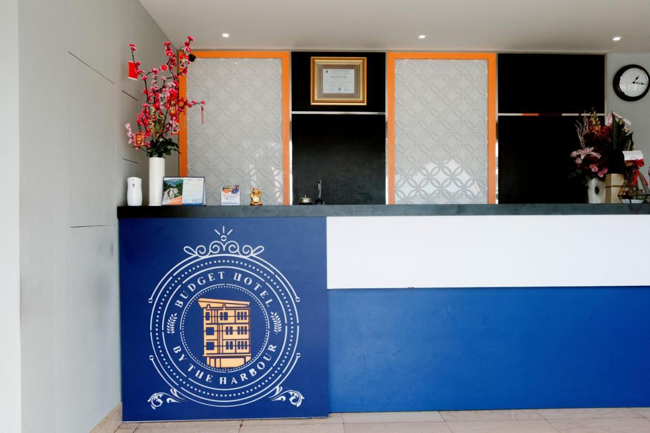 Oyo 592 Budget Hotel By The Harbour Padang Kültér fotó