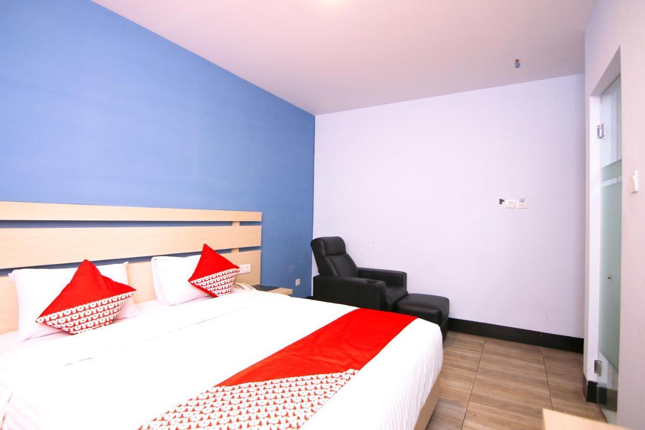 Oyo 592 Budget Hotel By The Harbour Padang Kültér fotó